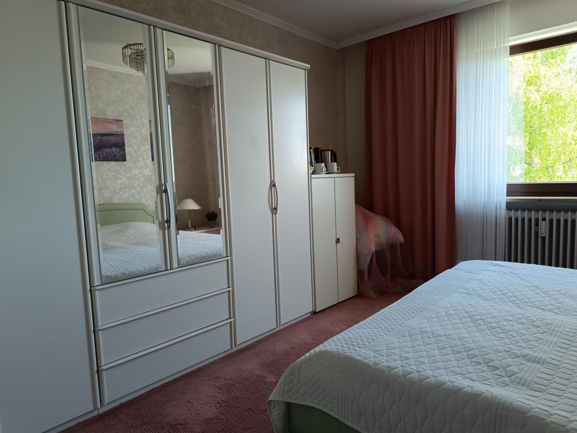 Mit Sonnenaufgang, Kuehlschrank, Ventilator Und Ruhiger Innenhof Obergeschoss Bei Koberstein *