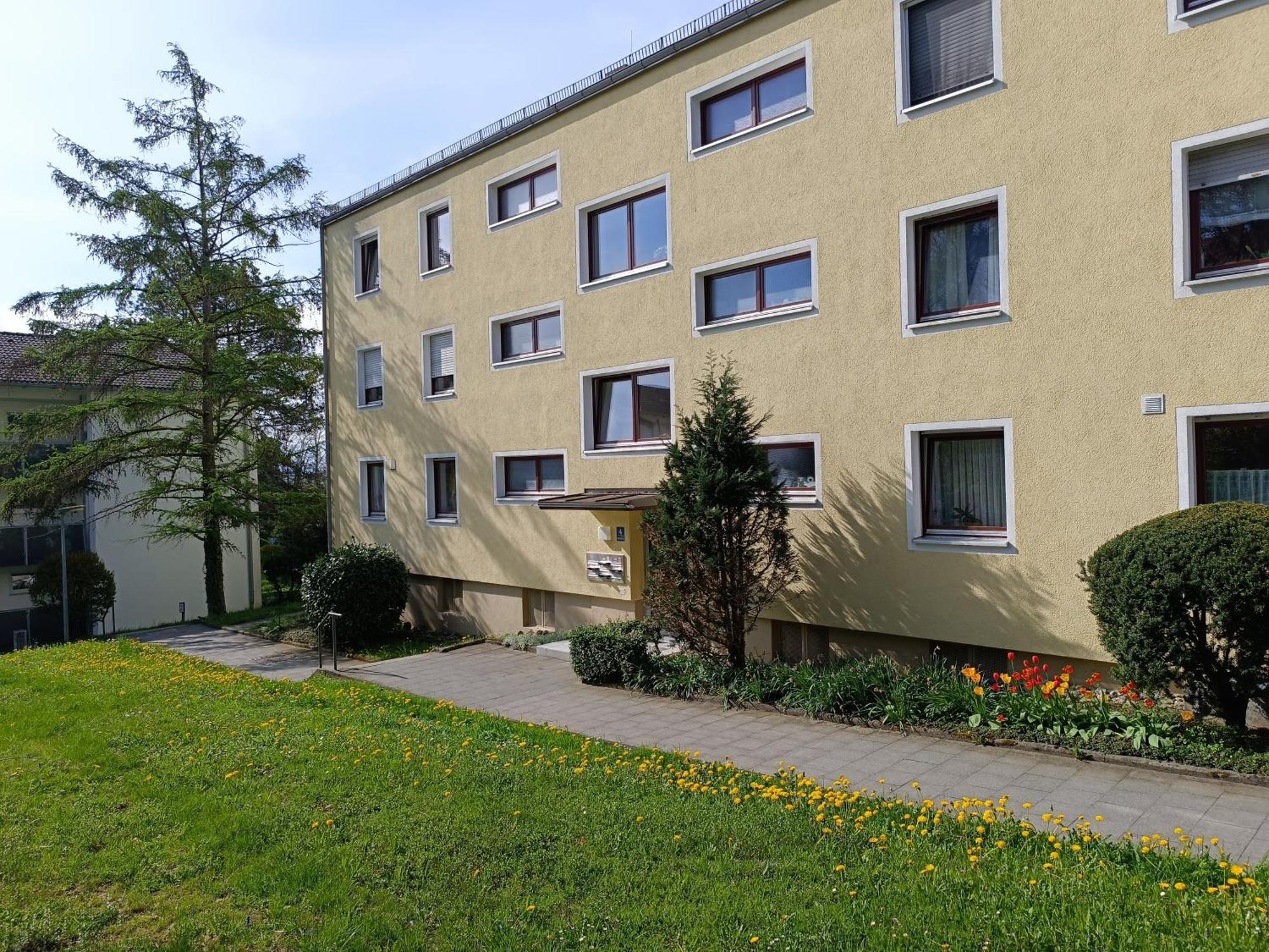 Mit Sonnenaufgang, Kuehlschrank, Ventilator Und Ruhiger Innenhof Obergeschoss Bei Koberstein