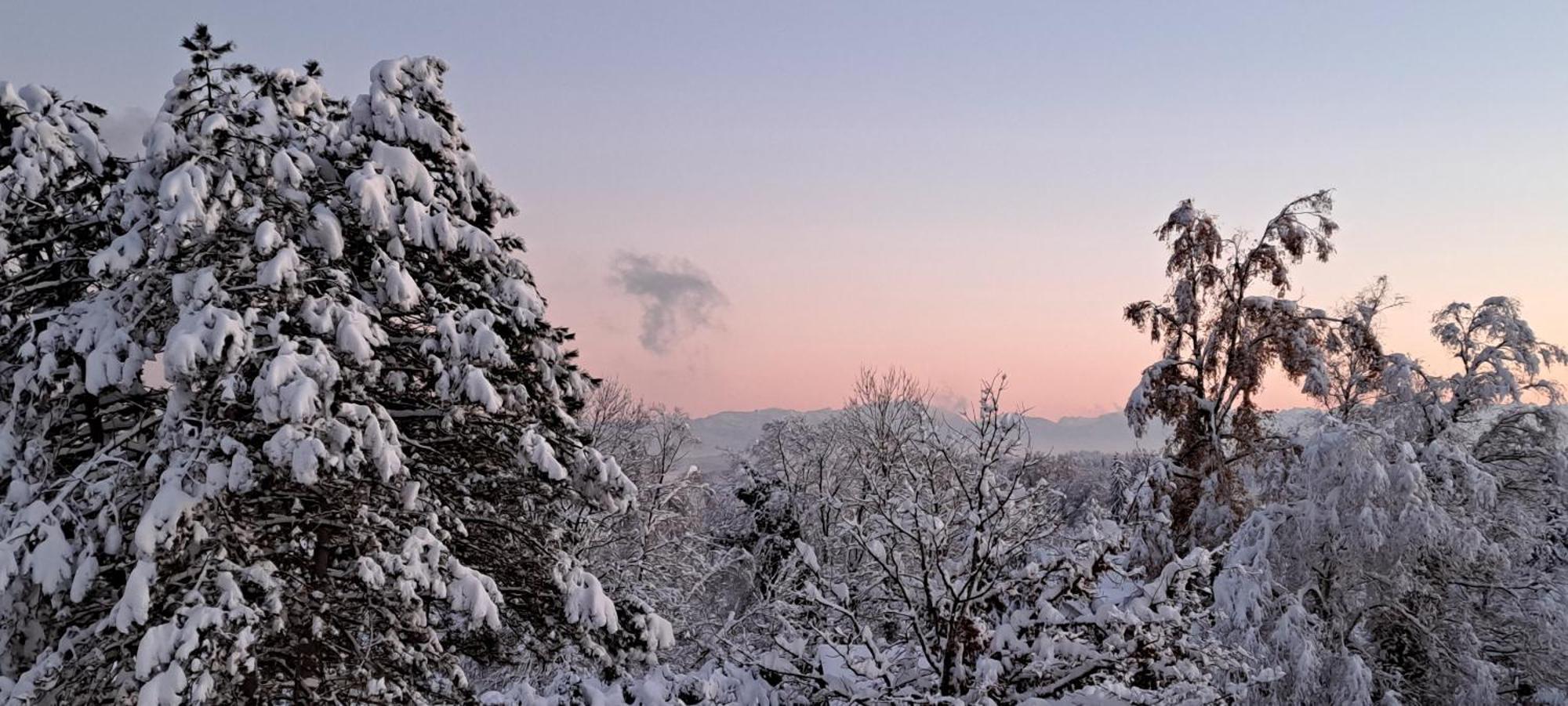 Mit Sonnenaufgang Und Ruhiger Innenhof Obergeschoss Bei Koberstein